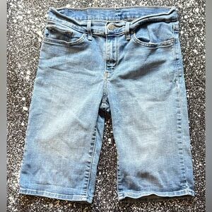 Levi’s Light Wash Bermuda Shorts Size 29